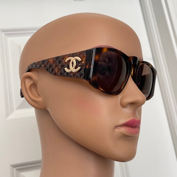 CHANEL iCONiC Tortoise Shell Brown Quilted CC Logo Sunglasses W/Case 💯AuThEnTiC - Picture 4 of 16